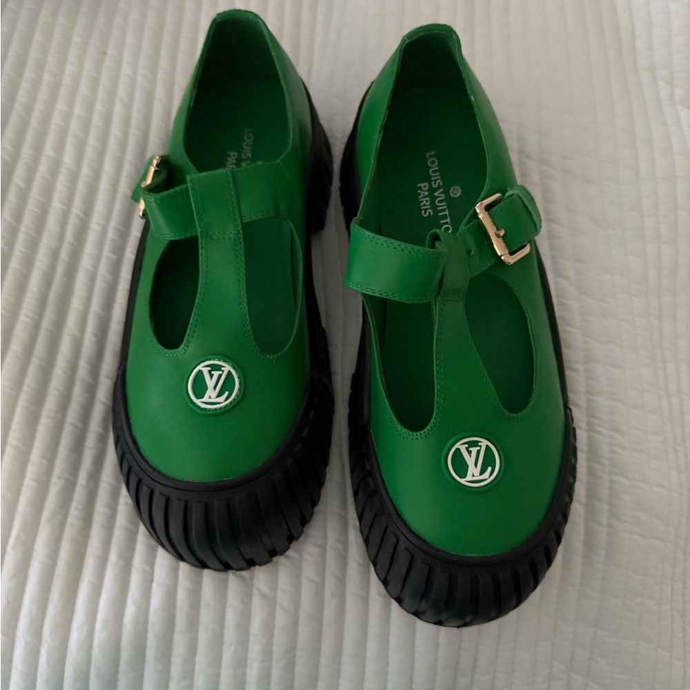 Green Shoes - Picture 6 of 7